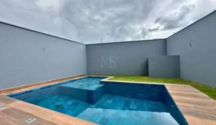 Sobrado Novo com Piscina no Bairro Saguaçú, com 03 suítes