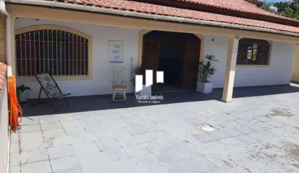Casa ISOLADA com 3 suítes e vaga para 10 carros em Praia Grande SP.