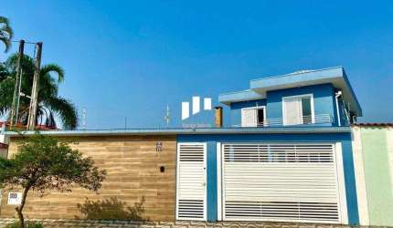 Sobrado alto padrão com piscina e 4 suítes em Praia Grande SP.
