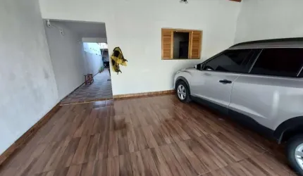Linda casa de 2 dormitórios em Praia Grande SP.