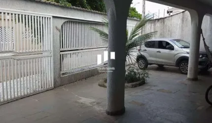 Casa Isolada a 50 metros do mar em Praia Grande SP.