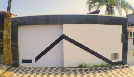 Casa reformada, com 2 dormitórios em Praia Grande SP