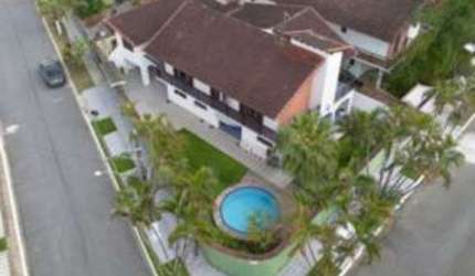 Imperdível Casa à Venda em Praia Grande-SP, Bairro Flórida: 4 Quartos, 3 Suítes, 6 Banheiros, 331,67m².