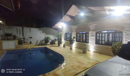 Imperdível casa à venda em Praia Grande-SP, bairro Flórida: 4 quartos, 3 suítes, 1 sala, 4 banheiros, 5 vagas de garagem, 187m²