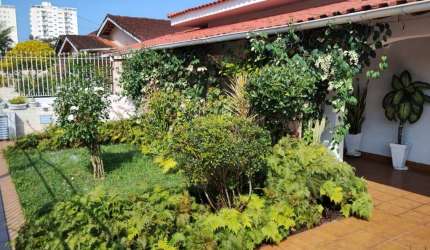 Imóvel para venda em Praia Grande-SP: Casa de 3 quartos, 1 suíte, 1 sala, 3 banheiros, 5 vagas de garagem e 245m² na Flórida.