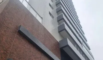 Apartamento decorado de 2 suítes em Guilhermina, Praia Grande-SP! 78,90 m², 1 vaga de garagem - Confira já!