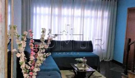 Casa com 2 quartos à venda na Vila Scarpelli, Santo André  por R$ 690.000