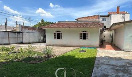 Terreno de Esquina com 2 Casas no Itatiaia / CIC