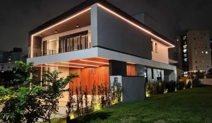 Belíssima Casa em condomínio fechado. Na praia Brava, Itajaí