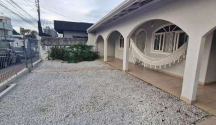 Casa com terreno Balneário Camboriú, 3 suítes garagem e edicula