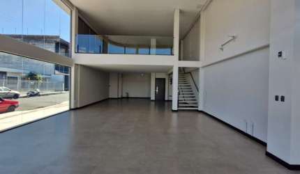 Sala Comercial de Esquina para Locação na 5ª Avenida – 188 m², Ótima Localização