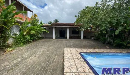 Casa a venda em Ubatuba, com 2 dormitórios + edícula, na praia da Maranduba, aceita financiamento bancário!