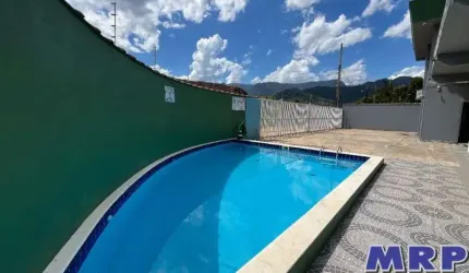 Apartamento a venda em Ubatuba com 2 dormitórios a 700 metros da Praia de Maranduba.