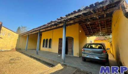 Casa a venda em Ubatuba, com 3 suítes no bairro do Sertão da Quina a 3 km da Praia de Maranduba.
