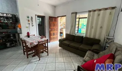 Casa a venda em Ubatuba, a 600 metros da praia da Maranduba