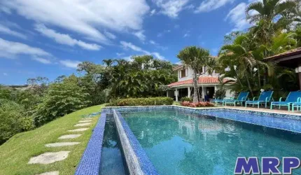 Casa com vista mar em Ubatuba, em condomínio. 5 dormitórios. Praia Dura.
