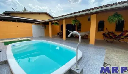 Casa para Temporada em Ubatuba, com piscina, 3 dormitórios, próximo a praia da maranduba