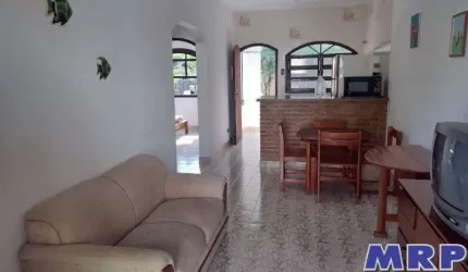 Apartamento com 2 dormitórios em condomínio fechado à 800 metros da Praia da Maranduba.