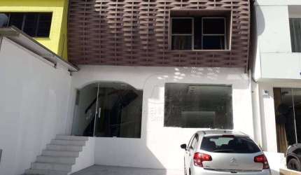 Casa comercial à venda no Gonzaga em Santos
