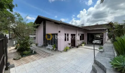 Casa térrea espetacular – Localização privilegiada na divisa entre Anita e Atiradores