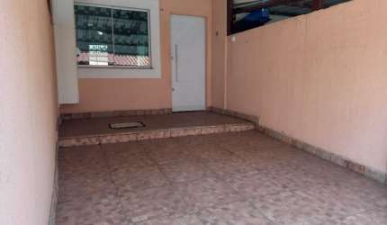 Vendo casa duplex, em condomínio fechado, bairro Comendador Soares, Nova Iguaçu/RJ.