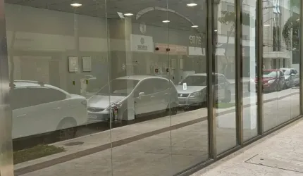 Excelente Sala Comercial Térrea  no centro de Bal. Camboriú