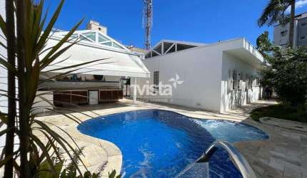 Casa Isolada com piscina , rodeada por jardim, reformada, 3 dormitórios.