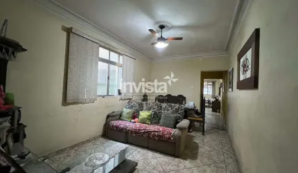 Sobrado 318 metros, 2 salas, 4 quartos sendo 1 suíte, 5 vagas e quintal na Vila Mathias em Santos
