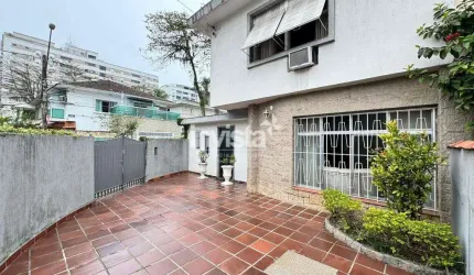 Casa à venda no bairro Ponta da Praia