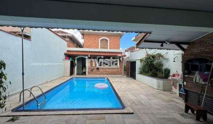 Casa duples 4 dormitórios sendo 2 suítes no Embaré!