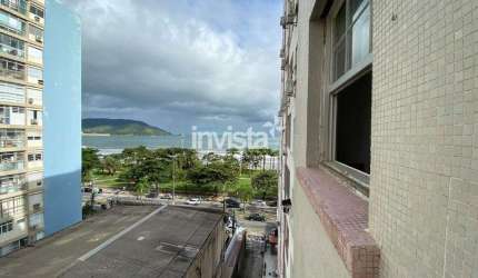 Apartamento mobiliado de dois dormitórios com varanda e vista para o mar