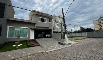 Casa em Condomínio com 3 suítes no Bairro Dom Bosco