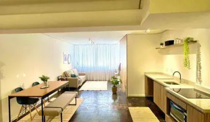 Loftna rua dos Andradas com 47 m², reformado e mobiliado.