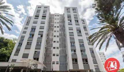 Na Praça Nações Unidas no bairro Petrópolis, 2 dormitórios com vaga.