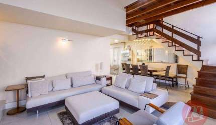 Casa de 208 m² com 4 quartos, 3 vagas e piscina.