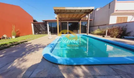 AMPLA RESIDÊNCIA COM PISCINA NO BALNEÁRIO OÁSIL SUL