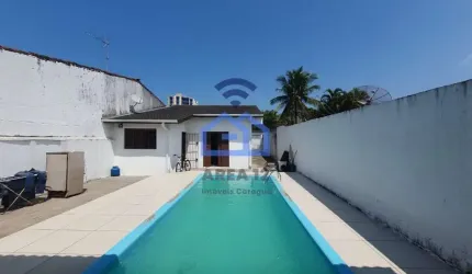 Casa à venda na Martim de Sá com 2 quartos, sendo 1 suíte, sala, cozinha, 2 banheiros e piscina em