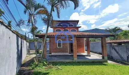 Sobrado à Venda no bairro Martim de Sá com 3 Dormitórios, sendo 2 Suítes, 3 Banheiros, Sala de esta
