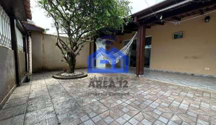 Casa Térrea à venda com 2 edículas no bairro Aruan - 2 Dormitórios, Banheiro, Sala de estar/jantar,