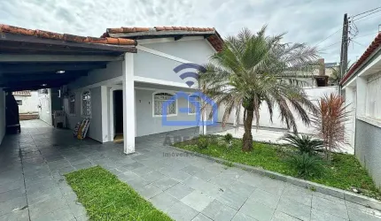 Linda casa de 4 suítes no bairro Jardim Britânia, apenas 5 minutos de caminhada até a orla da praia