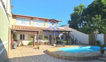 Casa à Venda no bairro Porto Novo - dois dormitórios, sendo uma suíte, cozinha, sala, 3 vagas na ga