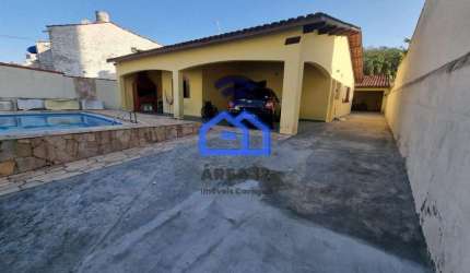 Casa com edícula e piscina à venda no bairro Prainha - 3 dormitórios, sendo 1 suíte, sala, cozinha,