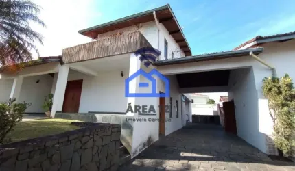 Sobrado à venda no bairro Indaiá em Caraguatatuba, com mais de 1000m² de área, localizado na avenid