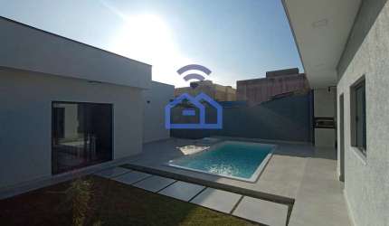 Casa à venda no Pontal de Santa Marina em Caraguatatuba. Maravilhoso imóvel próximo ao Colégio Adve