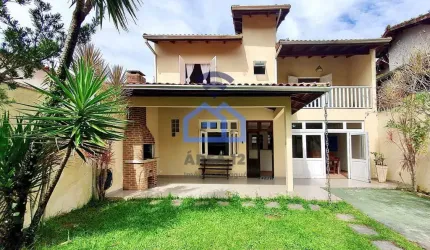 Sobrado à venda no bairro Martim de Sá com 5 dormitórios, sendo 4 suítes, 4 banheiros, sala, cozinh