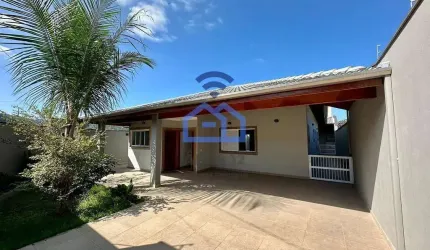 Casa espaçosa com excelente acabamento e 03 suítes à venda no bairro Cidade Jardim em Caraguatatuba
