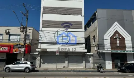 Excelente e espaçoso ponto comercial à venda na cobiçada região central da cidade de Caraguatatuba,