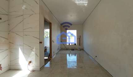 Casa à venda com 02 dormitórios, sendo 01 suíte, sala, cozinha, quintais e 02 vagas de garagem no b