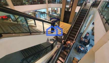 Sala comercial à venda no Caraguá Praia Shopping, Sala com 27m² - Reformada, com acabamentos impecá