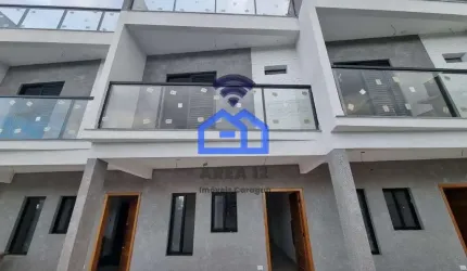 Casa triplex à venda no bairro do Massaguaçu com 2 dormitórios, 2 banheiros, 2 vagas de garagem, a